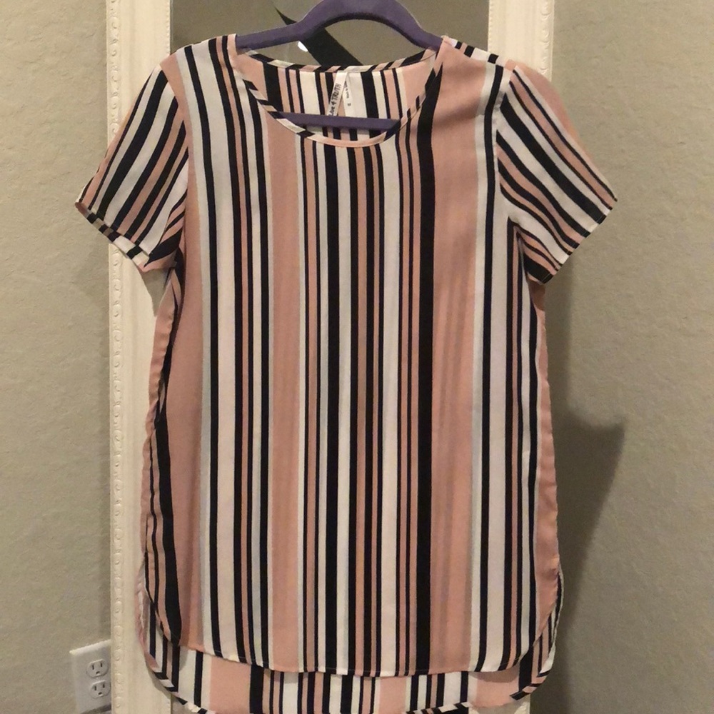 striped long top.